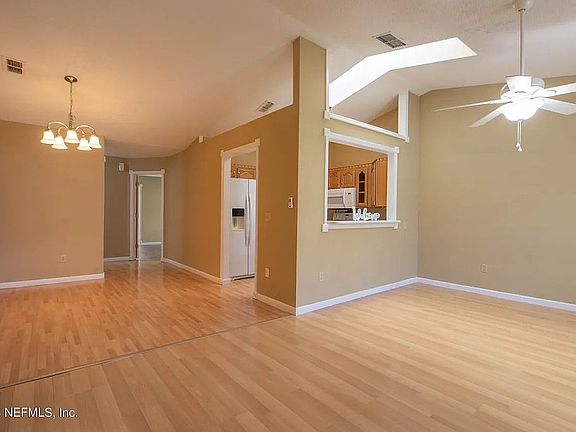 4th image of 8355 Argyle Corners Dr E
