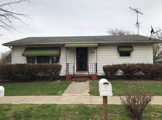 305 N Gray St, Sidell, IL 61876