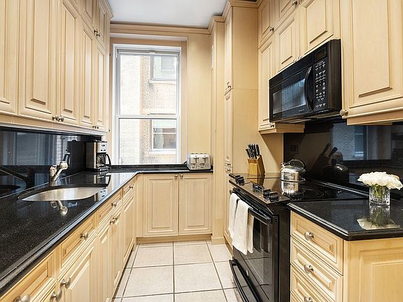 4th image of 470 Park Ave APT 3B