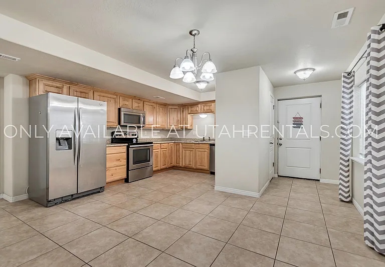 2801 S Harrow Ct — Photo 2