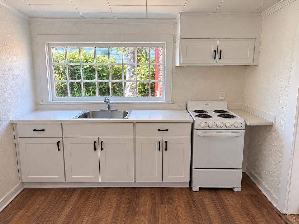2nd image of 2158 Main St #2