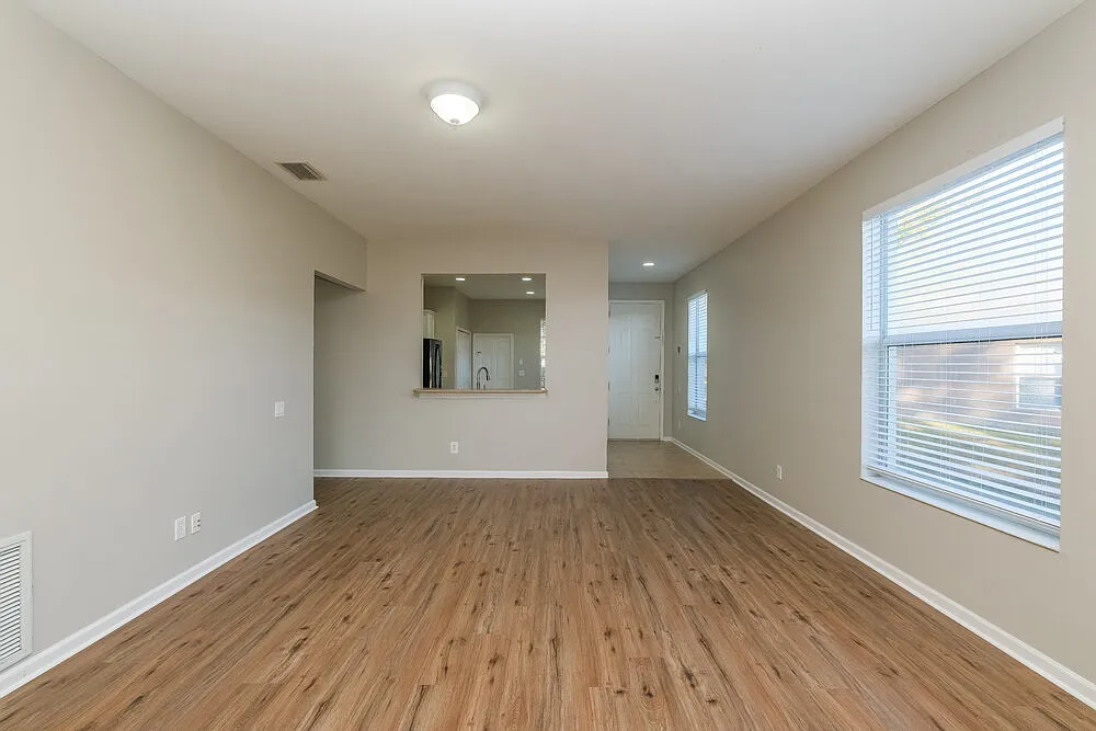 3 bed, 2.0 bath, 1460 sqft, $1,920 — Photo 4
