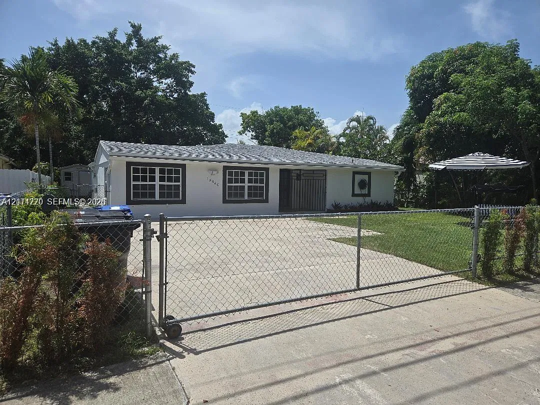 Sun Ray Homes Greynolds P — Photo 1