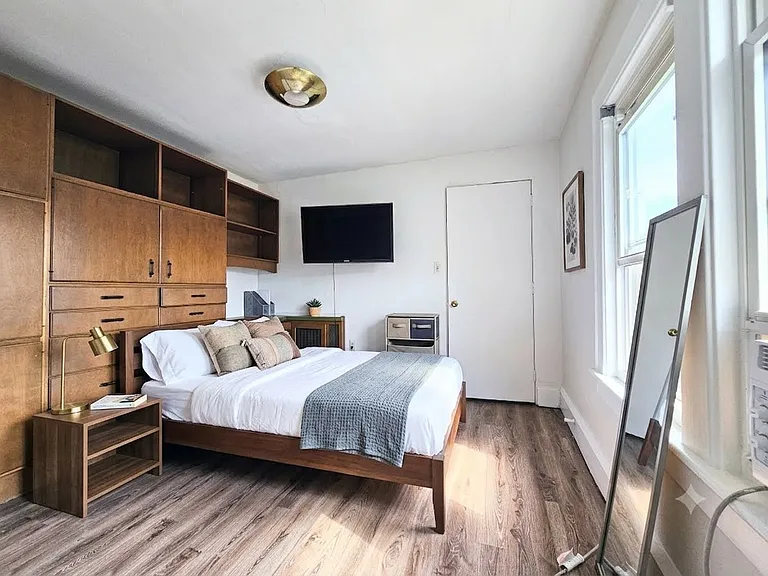 571 Charles Ave #2 — Photo 10