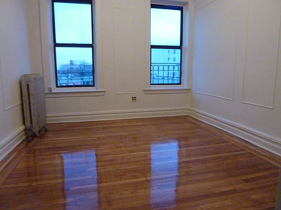 2nd image of 420 E 21st St APT 303