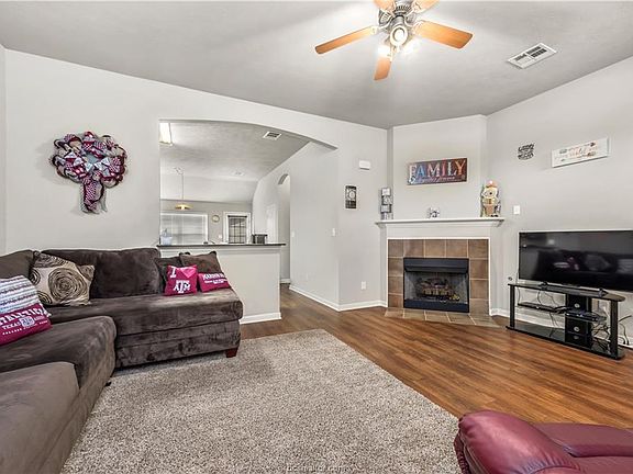 5th image of 2031 Autumn Lake Dr