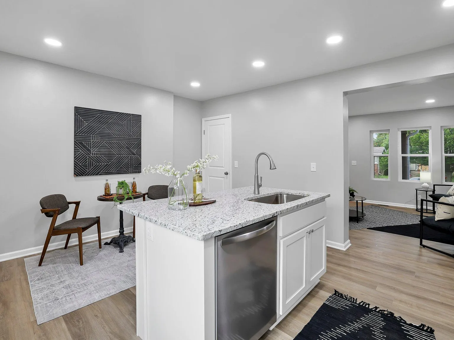 191 N Harris Ave — Photo 3