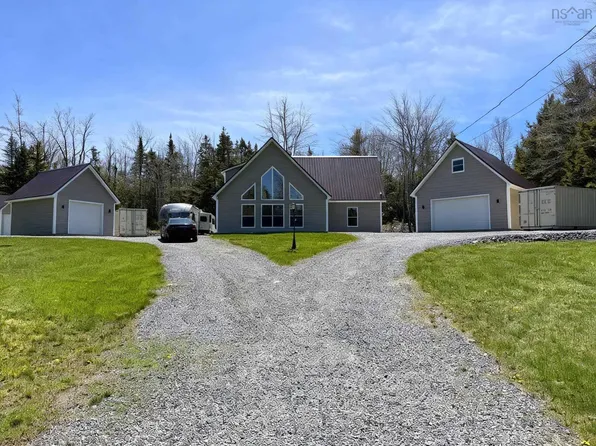 660 Saint Andrews River Rd, Shubenacadie, NS B0N 2H0