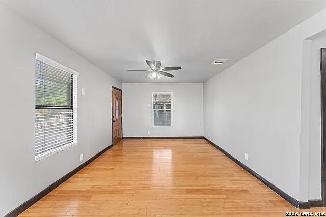 3 bed, 2.0 bath, 1232 sqft, $1,700 — Photo 3