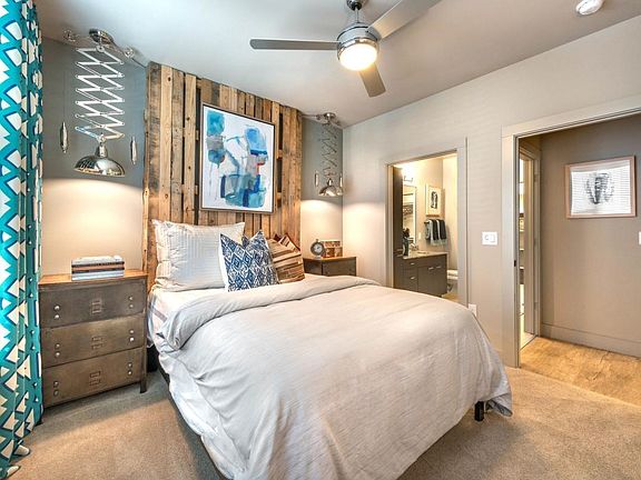 5th image of 2924 Lucas Dr APT 3080