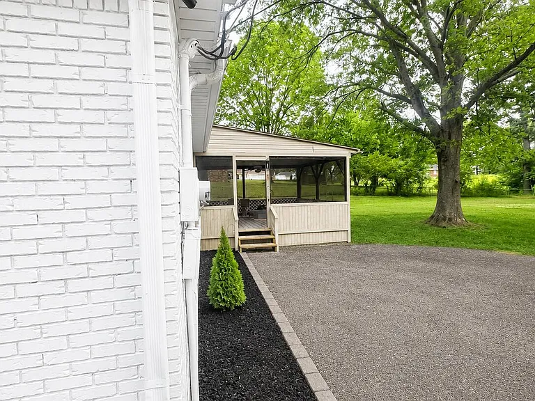 6935 Meadowbrook Ln — Photo 17