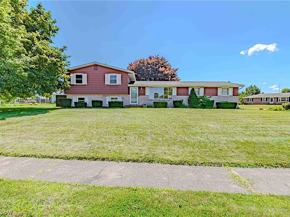 1st image of 932 Richards Dr