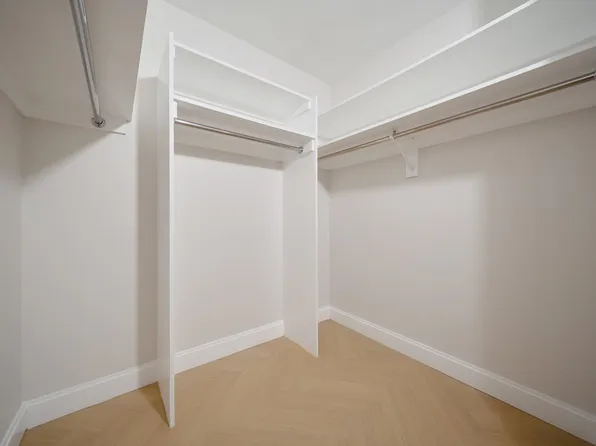 160 Riverside Boulevard image 11 of 12