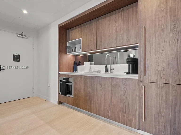 1611 SW 2nd Ave #817 — Photo 6
