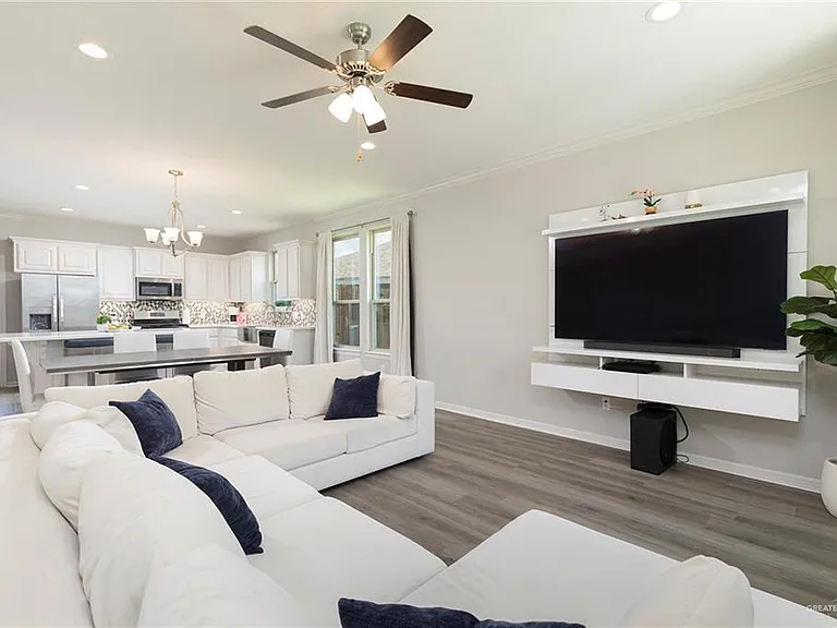 2108 N Sonador Dr — Photo 4