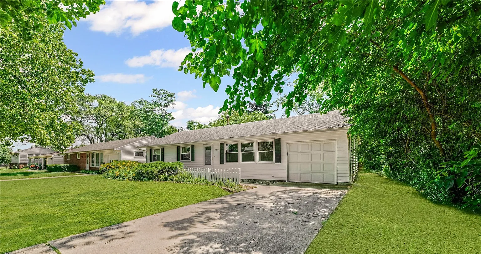 1807 Broadmoor Dr photo 1
