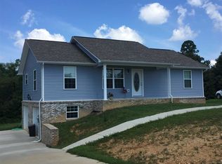 852 Quiet Oaks Way, Dandridge, TN 37725