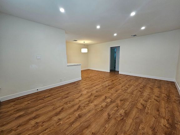 2nd image of 561 E Orange Grove Ave #I