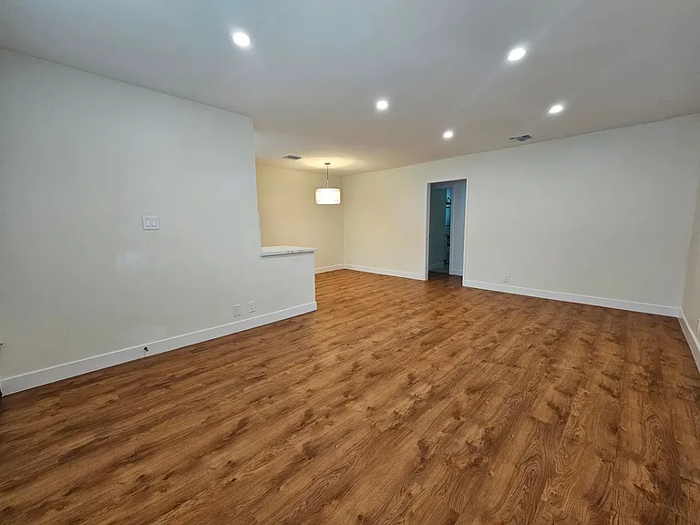 561 East Orange Grove Avenue — Photo 2