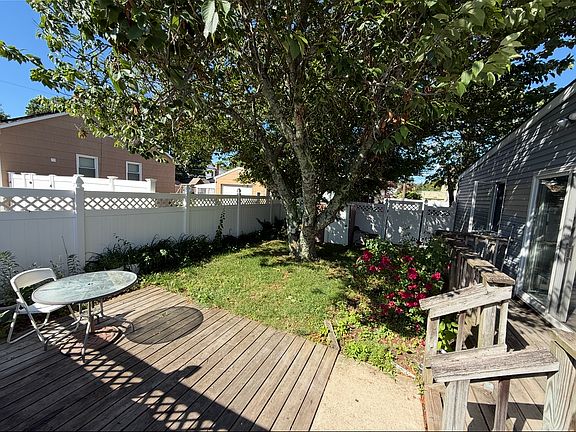 2nd image of 33 Granada Pkwy APT 2