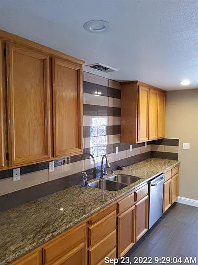 3 bed, 1396 sqft, $2,100 — Photo 4