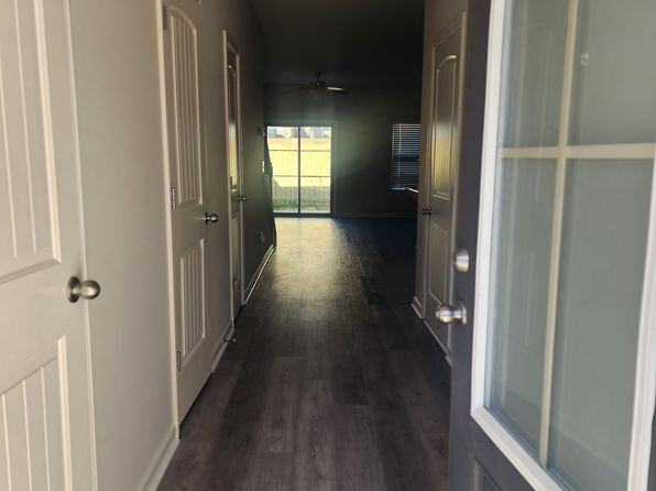 1564 Iris Walk
