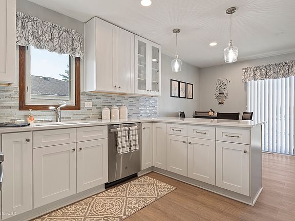 4th image of 15132 Larkspur Ln
