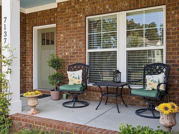 3rd image of 7137 Pepper Tree Cir