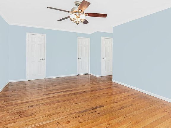 5th image of 18 Granada Cres APT 4
