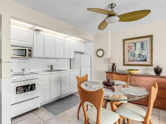 5th image of 465 Ocean Dr APT 1018
