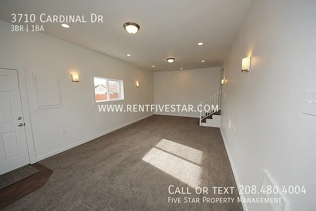 Charming 3 Bedroom Home with a Private Fenced Yard! — Photo 2
