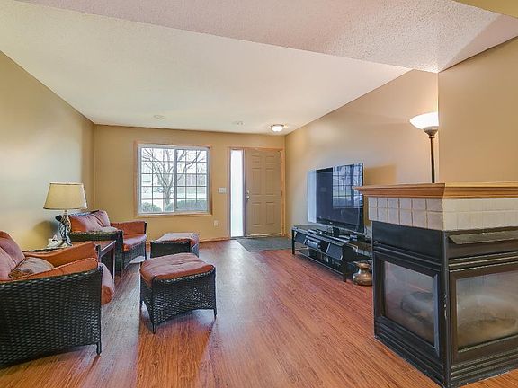 4th image of 3325 Jansen Way