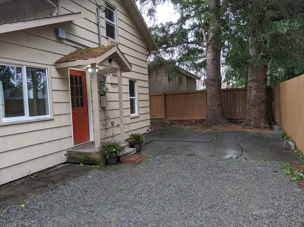 8285 Meadowbrook Way SE #2, Snoqualmie, WA 98065