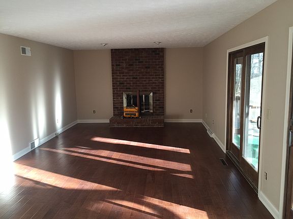2nd image of 320 Harvest Dr