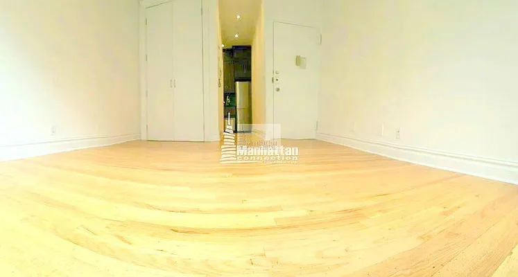 Rented by Manhattan Connection | media 8