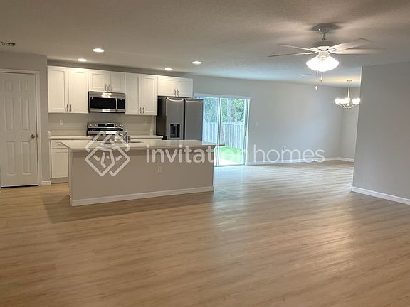 4th image of 652 Jaffee Ave SE