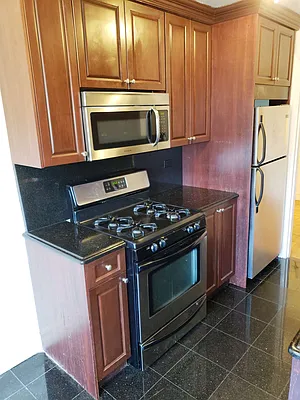 Rented by Metro Garden Realty NYC | media 50
