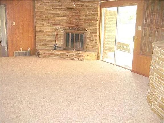 3rd image of 708 Poinsettia Dr