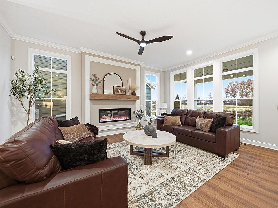 2nd image of 4211 Laguna Loop