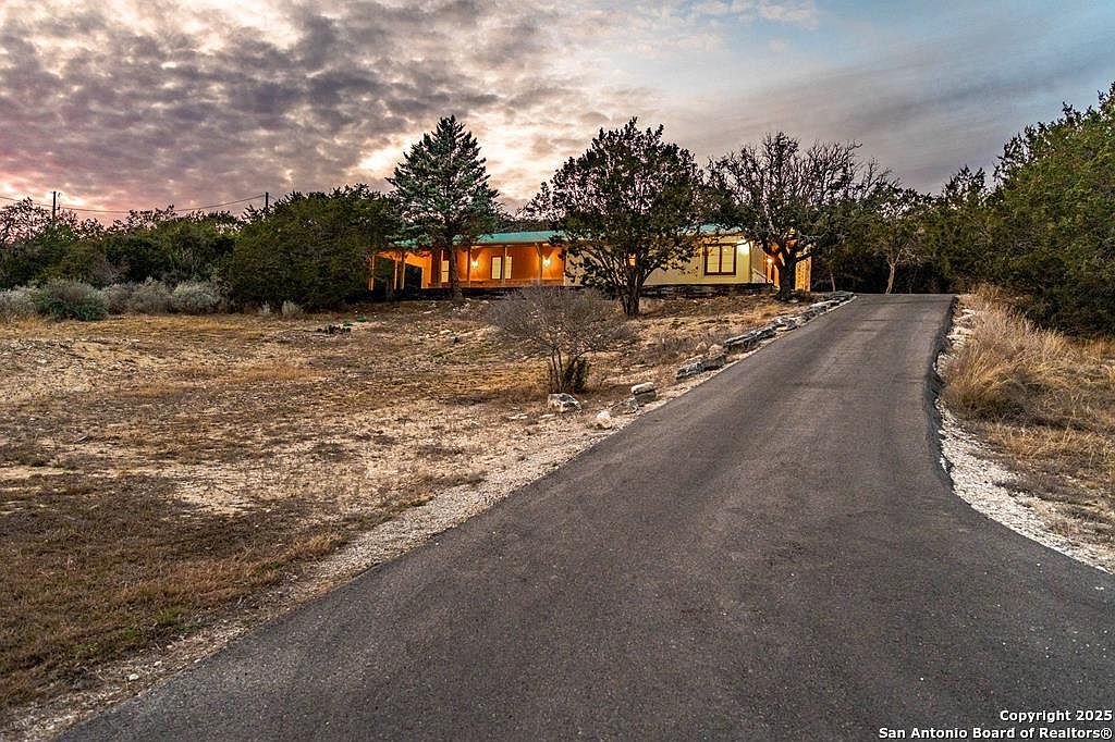 186 Shalako Dr, Kerrville, TX 78028 | Zillow