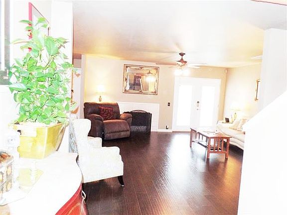 3rd image of 101 Cobblestone Dr