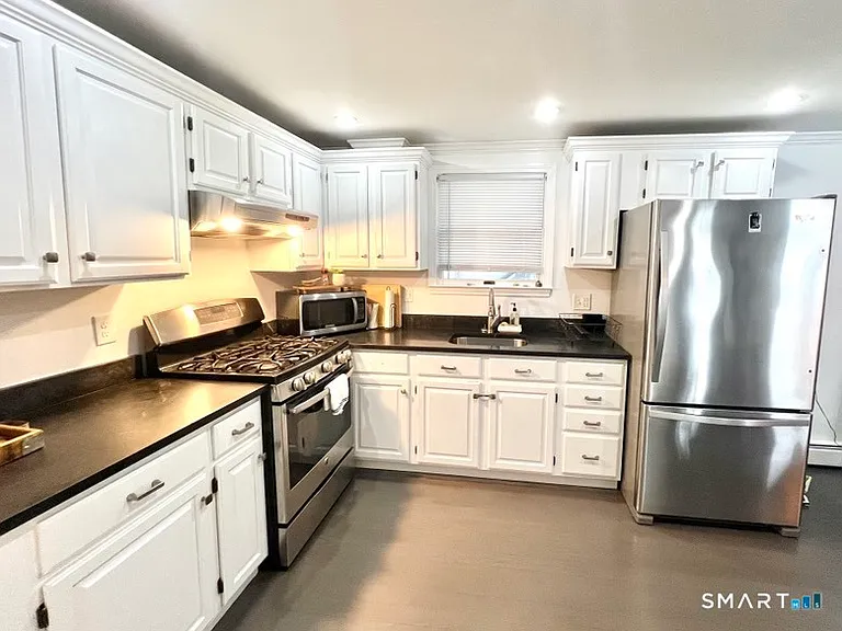 840 E Broadway — Photo 6