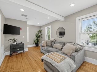 5 Russell St APT 4, Amesbury, MA 01913