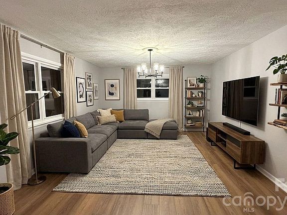 3rd image of 210 Bleynat St NE
