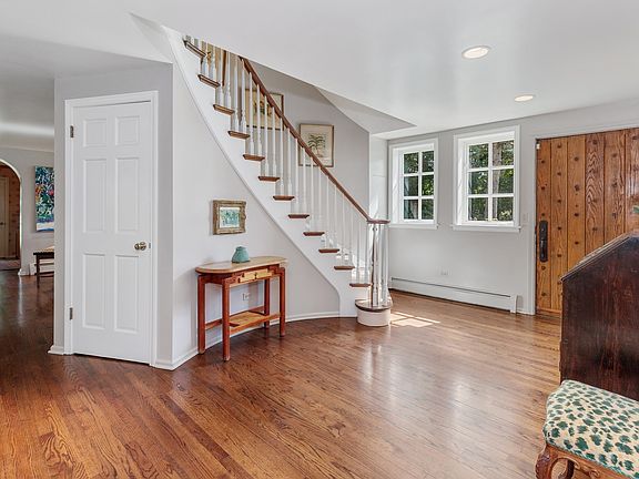 3rd image of 550 Hathaway Cir