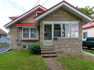 1222 W 7th St, Waterloo, IA 50702