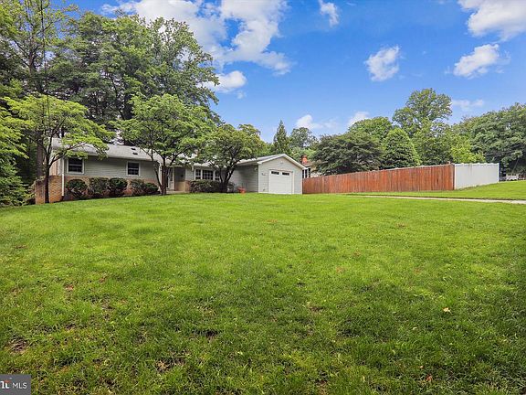 4th image of 13820 Drake Dr