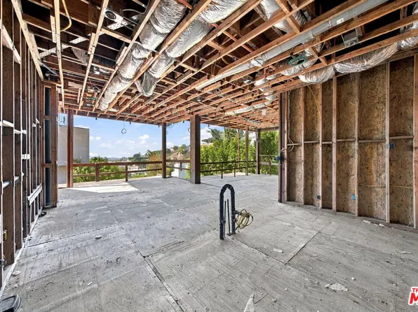 1688 Sunset Plaza Dr, Los Angeles, CA 90069