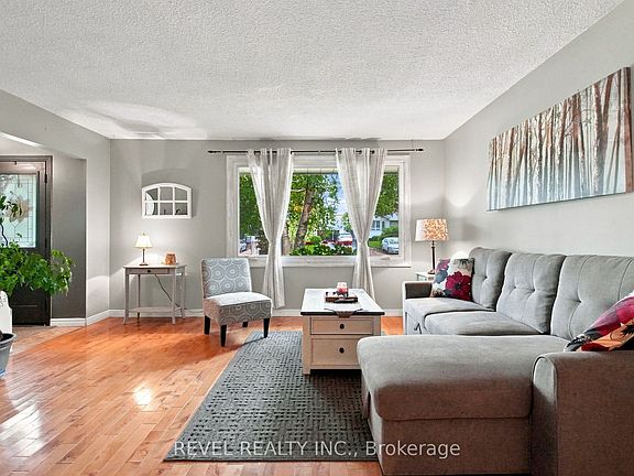 2nd image of 562 Capilano Cres