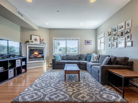 3rd image of 11504 Moorpark St Unit 303